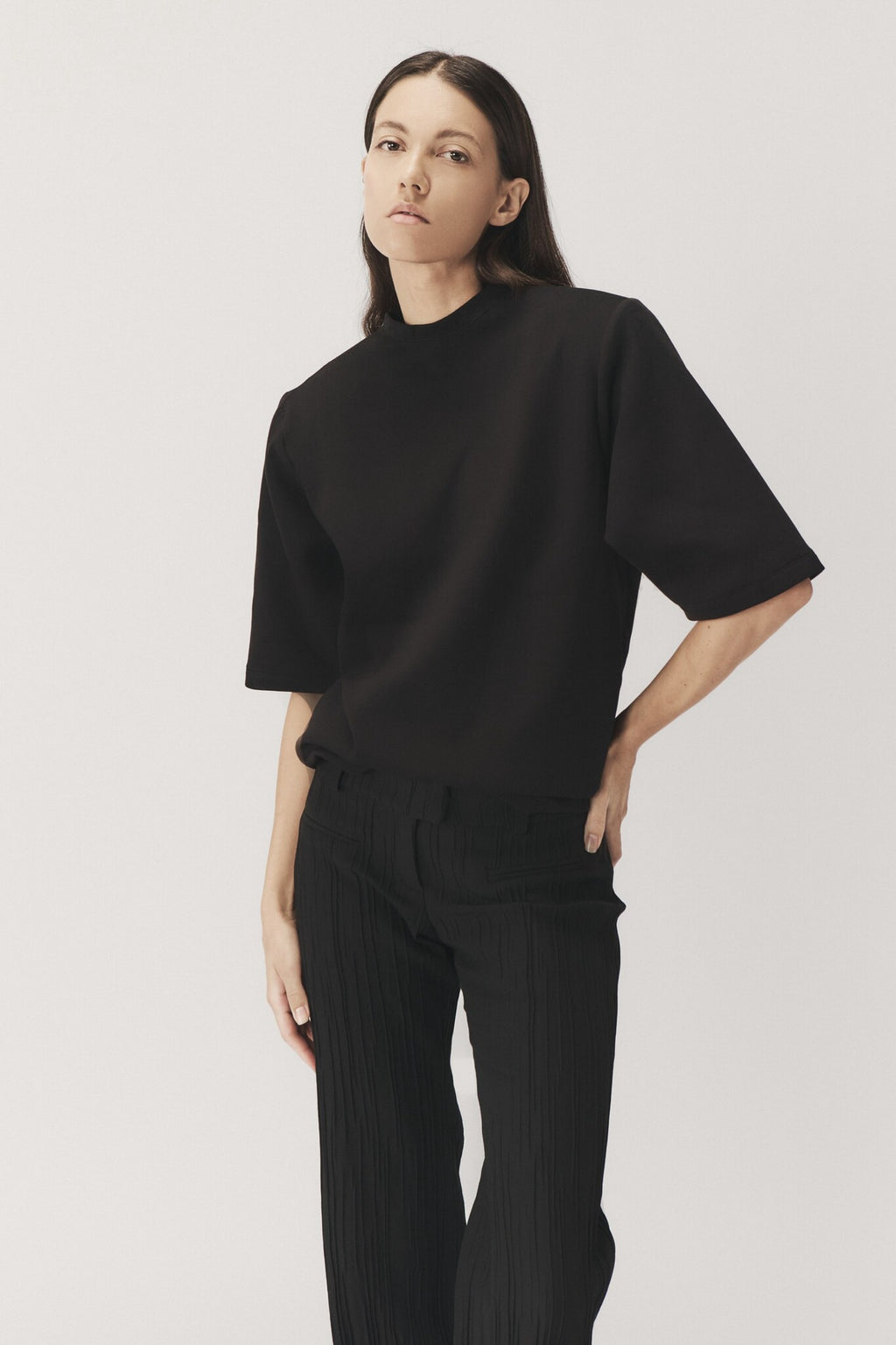 "22" STRUCTURED T-SHIRT - BLACK