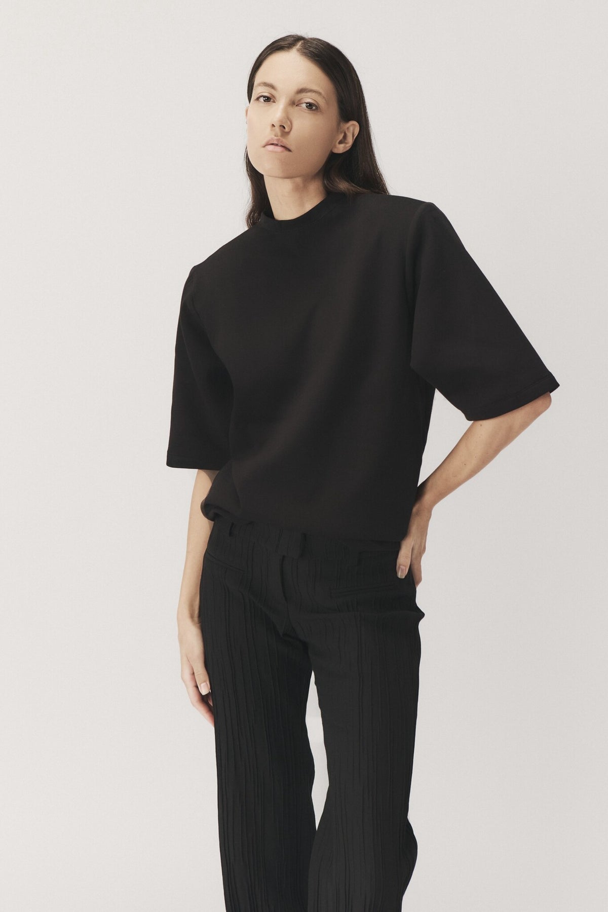 "22" STRUCTURED T-SHIRT - BLACK